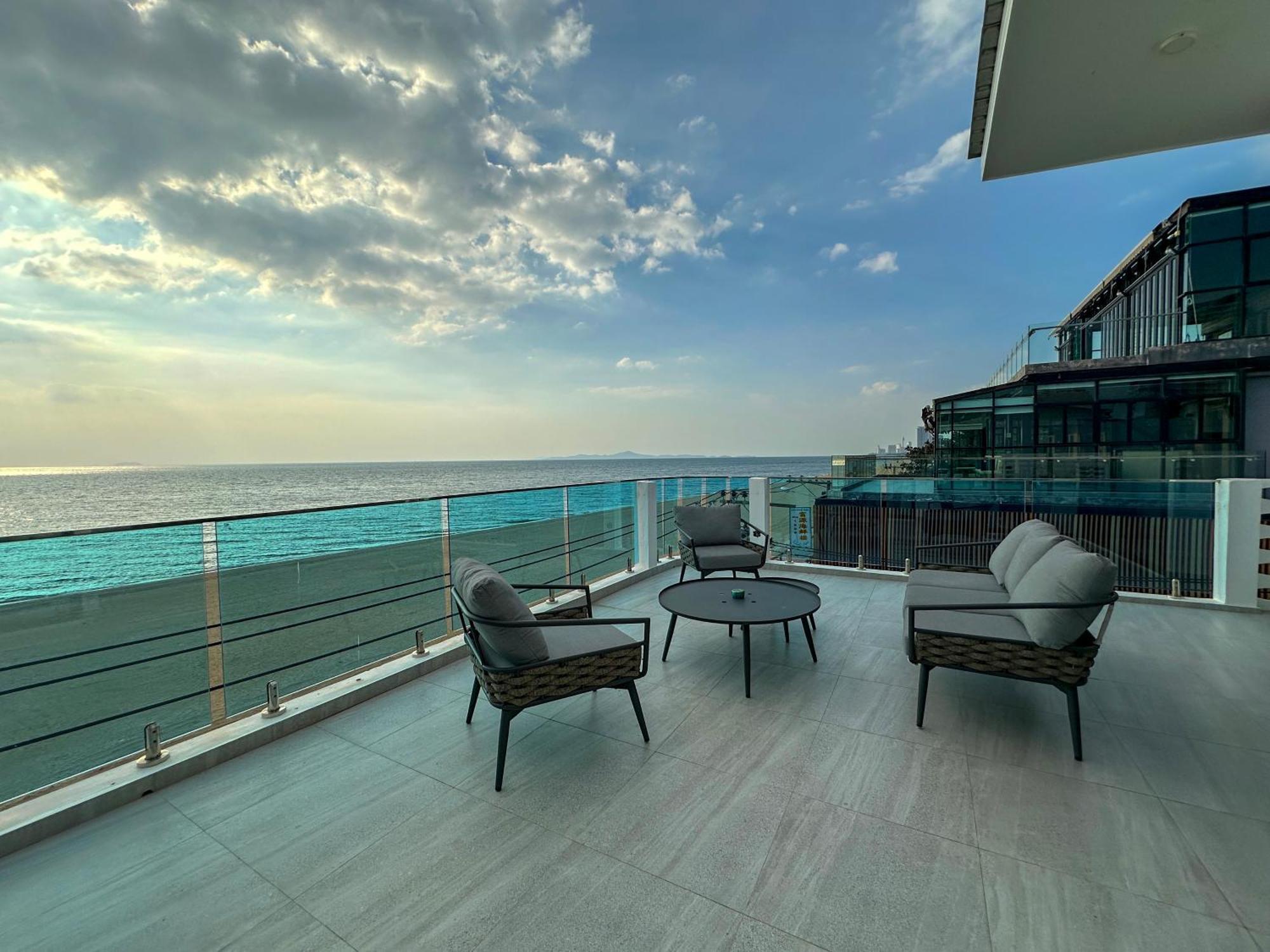 Stunning Beachfront View Luxurious Apartment 40 Jomtien Beach Esterno foto