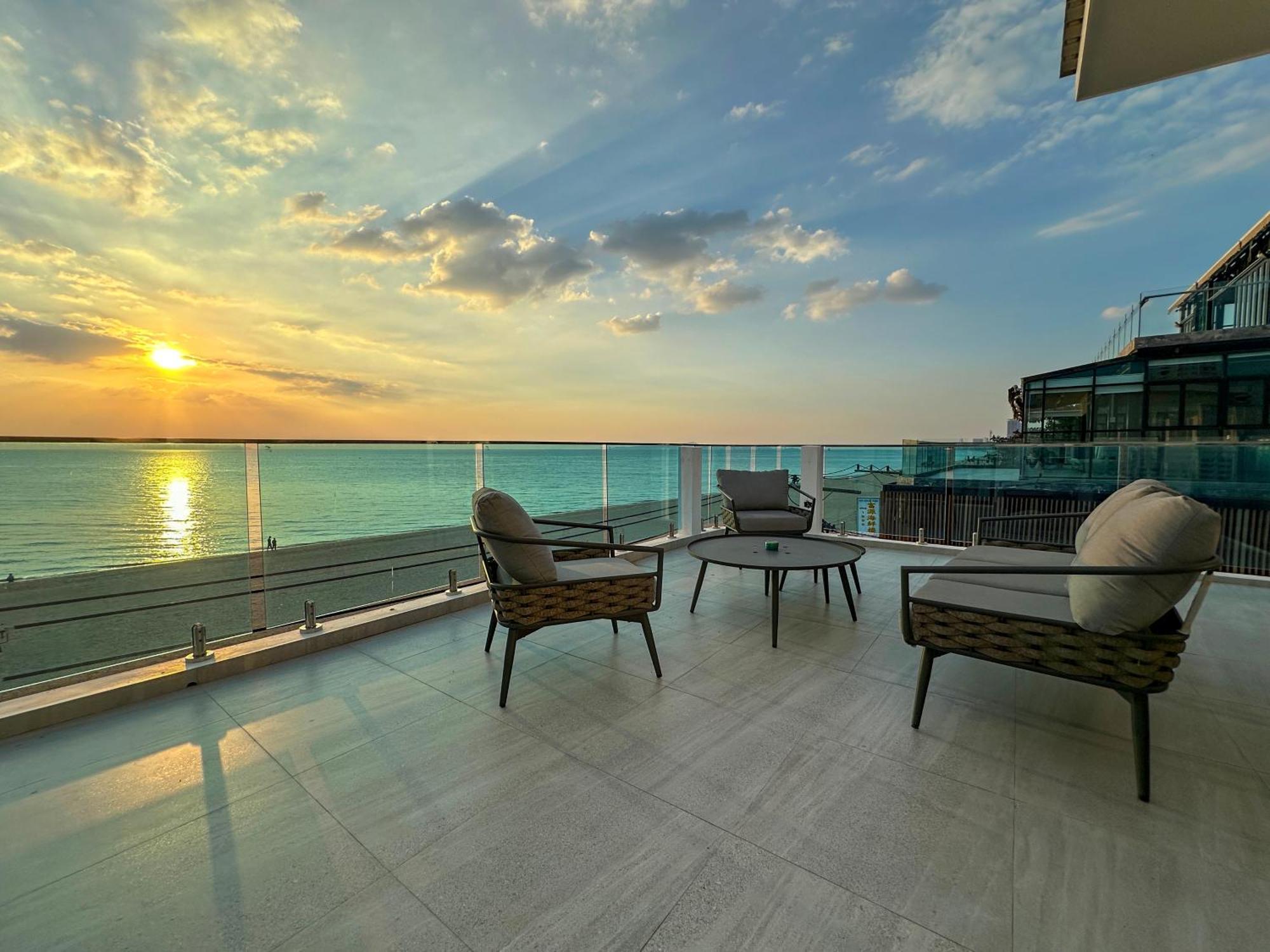 Stunning Beachfront View Luxurious Apartment 40 Jomtien Beach Esterno foto