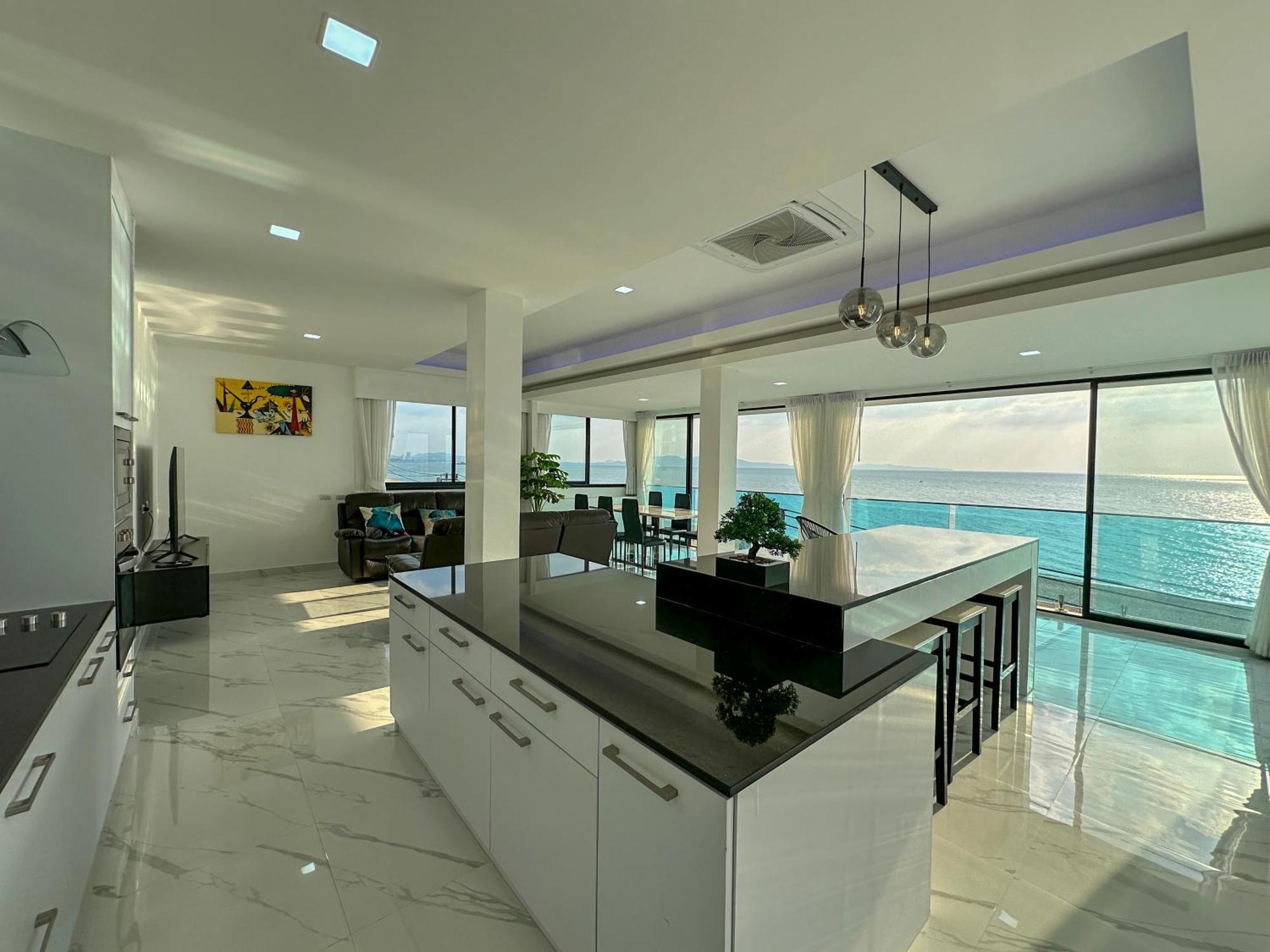Stunning Beachfront View Luxurious Apartment 40 Jomtien Beach Esterno foto