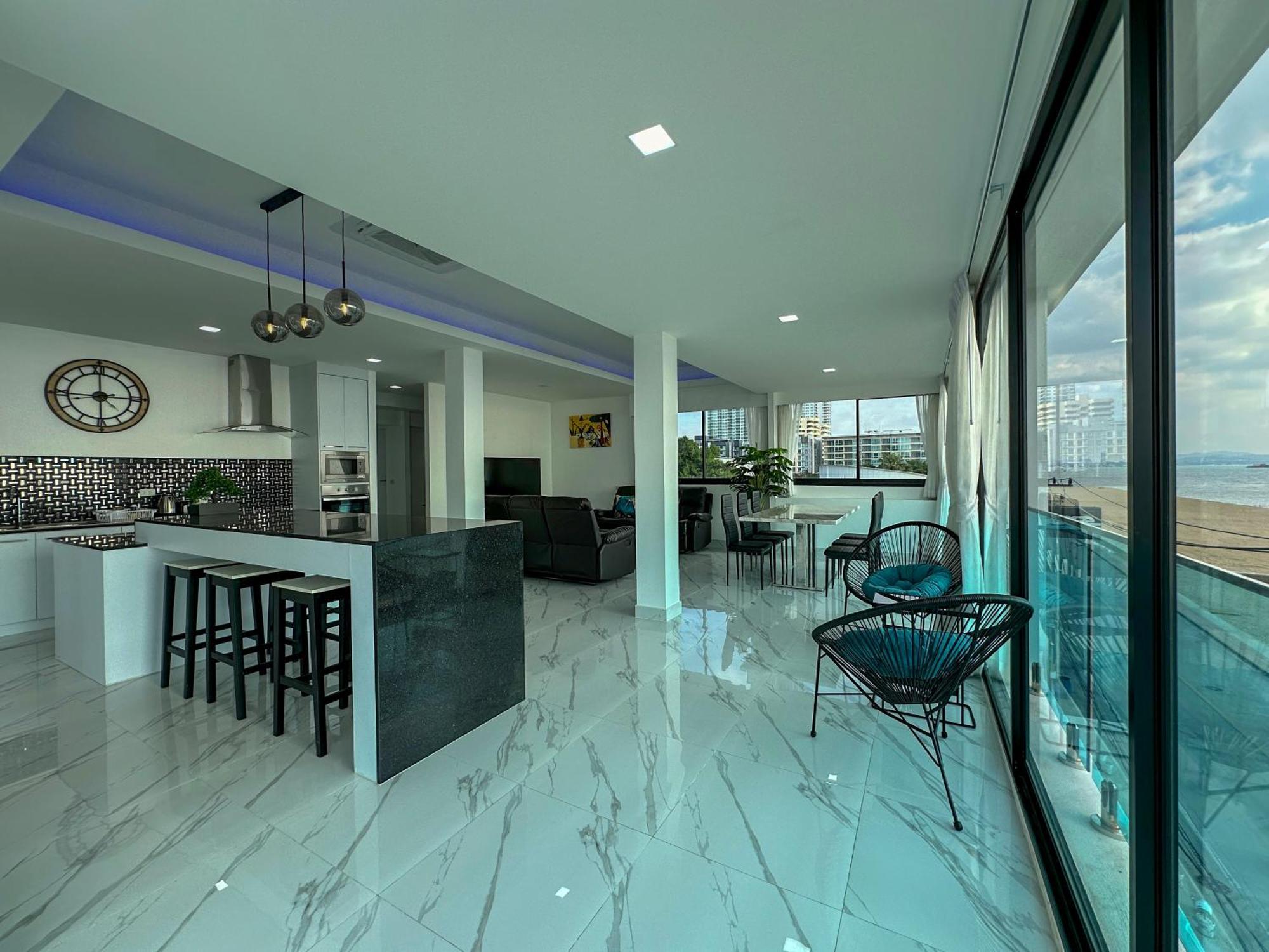 Stunning Beachfront View Luxurious Apartment 40 Jomtien Beach Esterno foto