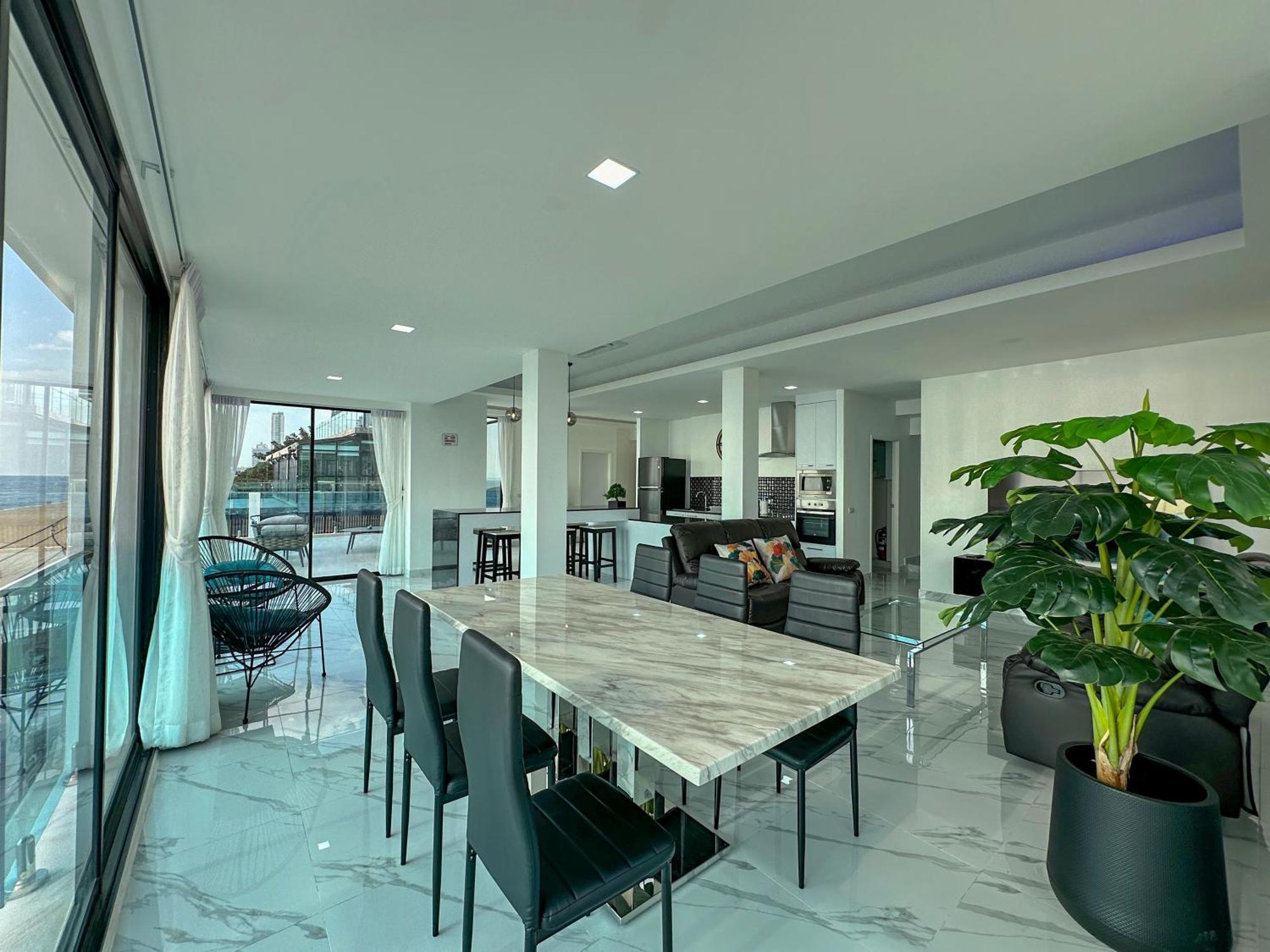 Stunning Beachfront View Luxurious Apartment 40 Jomtien Beach Esterno foto